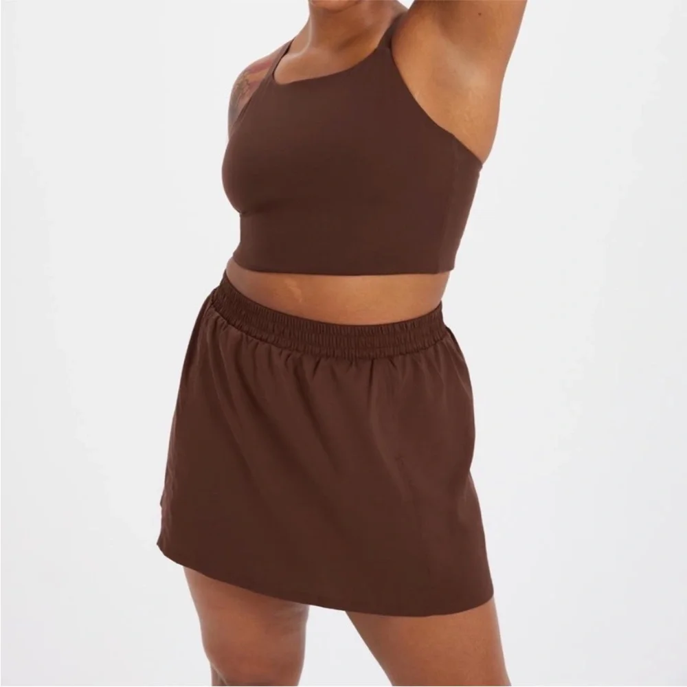 GIRLFRIEND COLLECTIVE Birdie Woven Skort in Earth Brown L